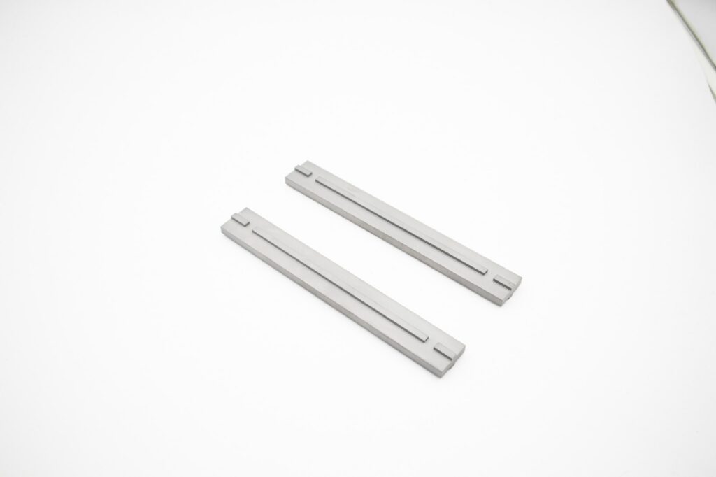 Grinding hammers and grinding pins