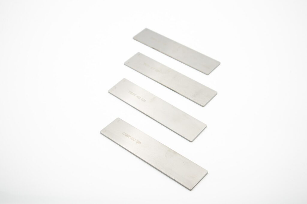 Solid carbide knives
